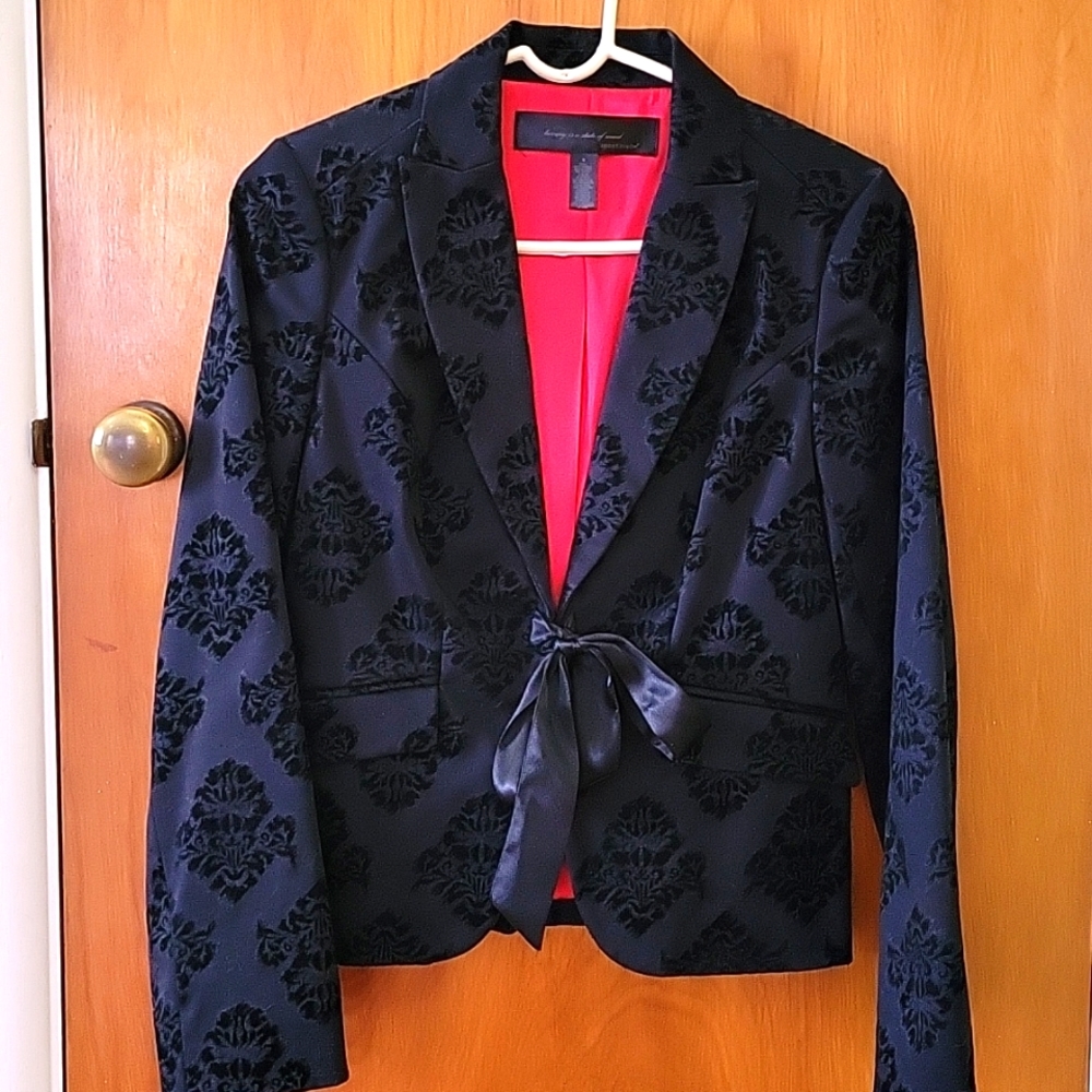 Gorgeous black blazer